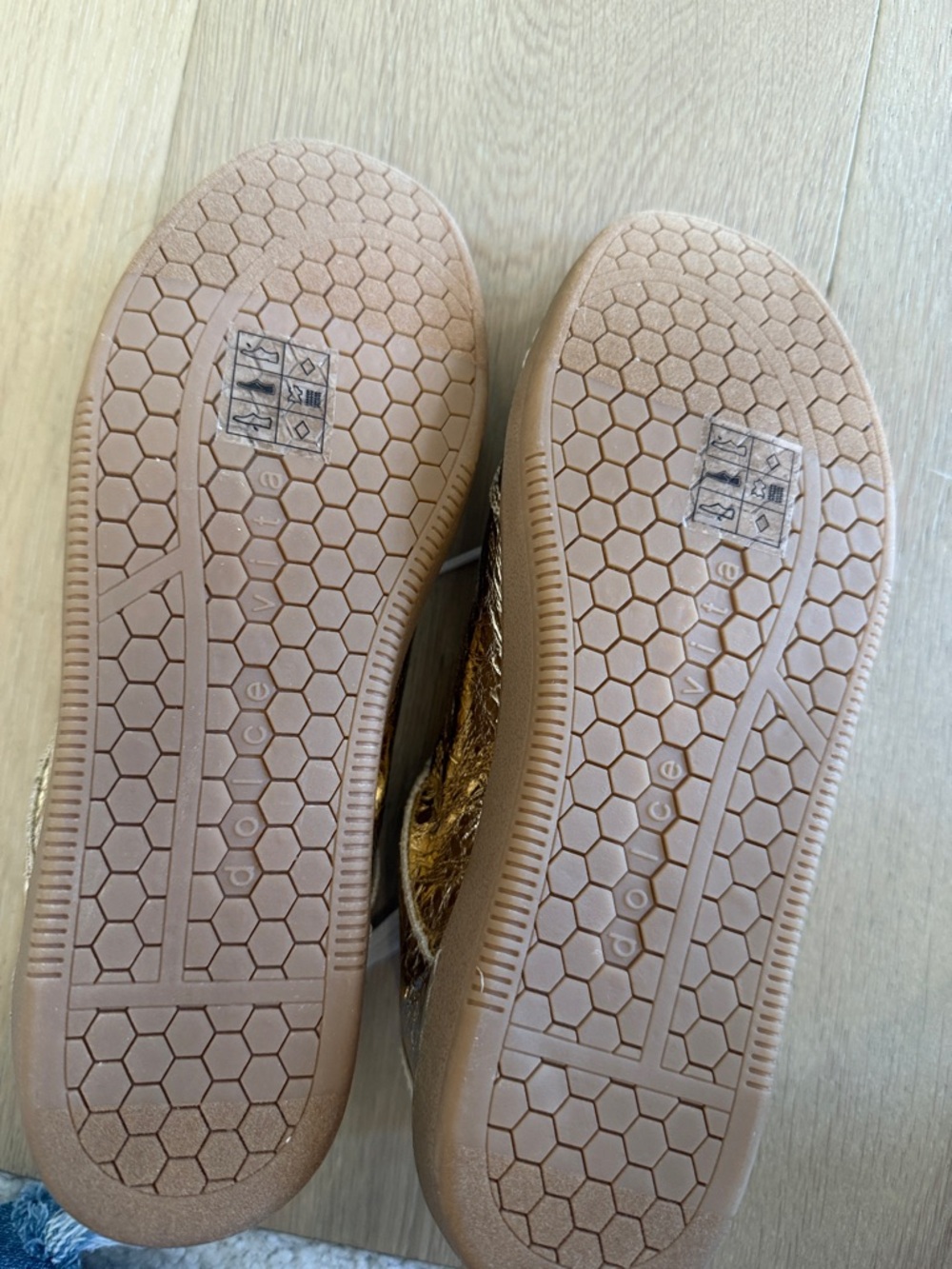 DV by Dolce Vita Shimmering Gold Sneakers brand new sz 6 - Picture 6 of 6